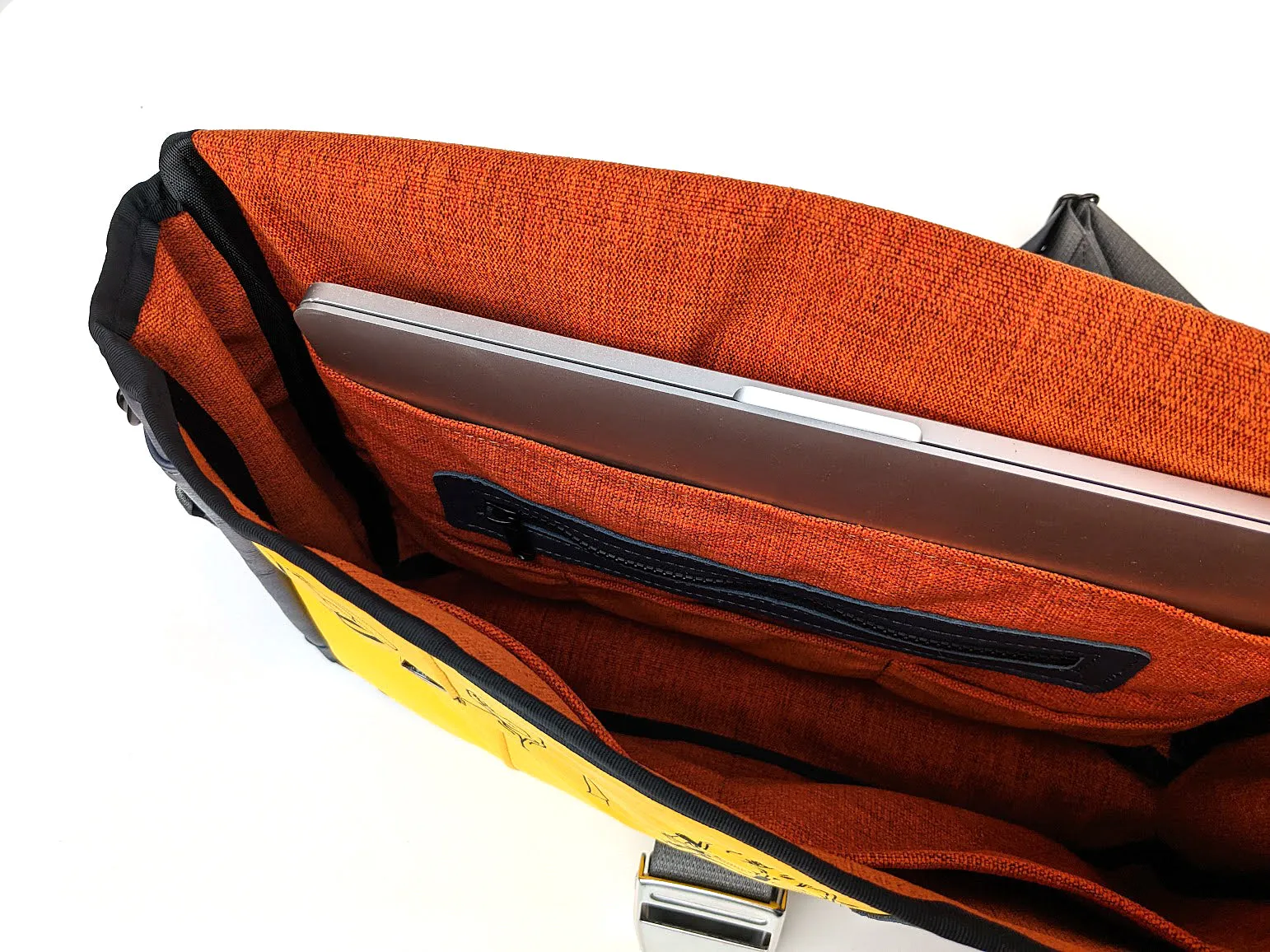 Mariclaro Laptop Bag - Jazz Air / 2 - Dash8