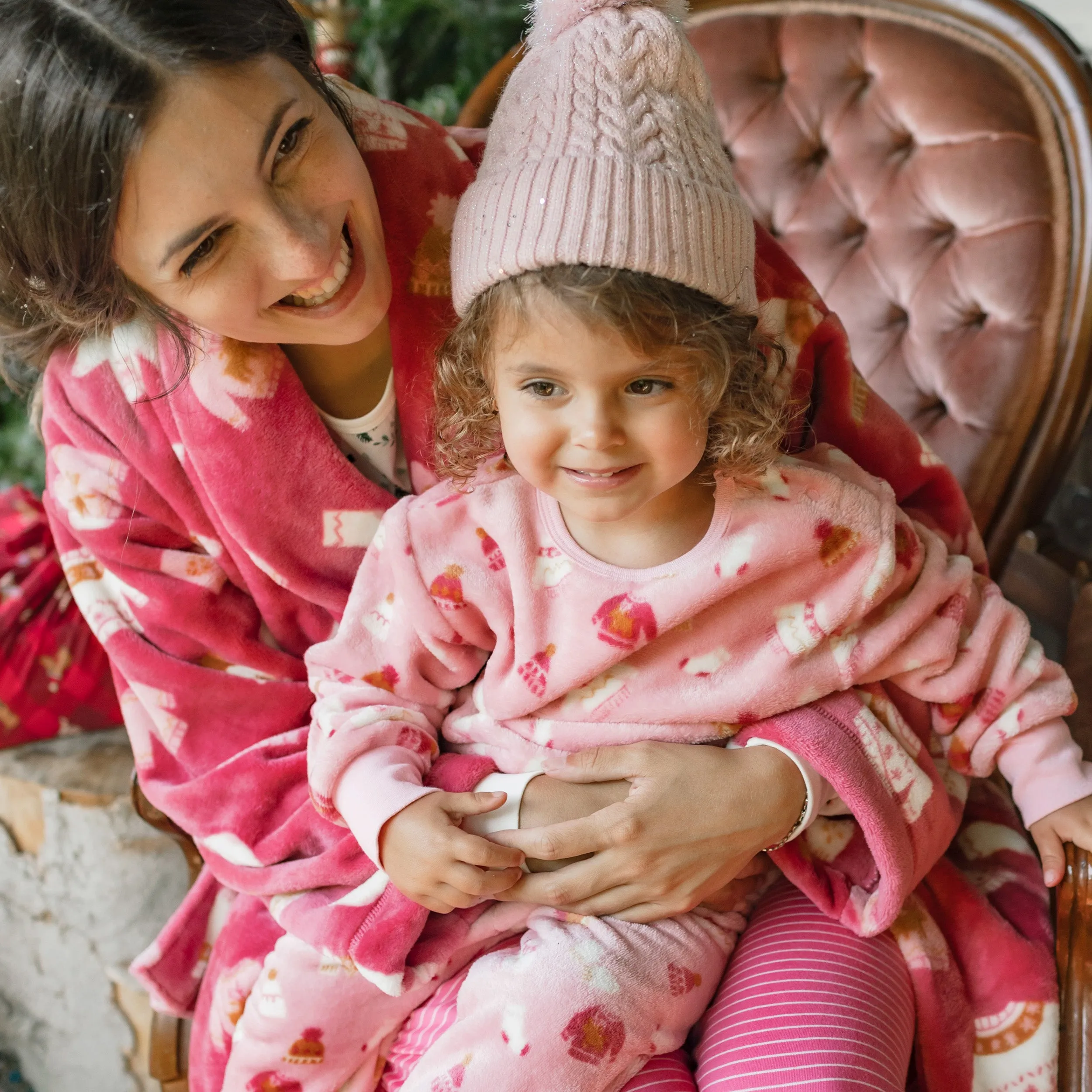 Robe de chambre rose à motif automnal en peluche, adulte || Pink dressing gown with autumnal all over print in plush, adult